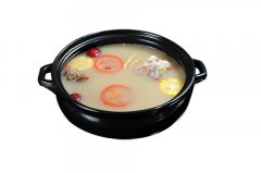 冬季，火鍋底料火鍋體熱者不適宜食用